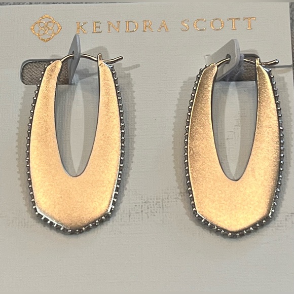 NWT gorgeous KENDRA SCOTT silver tone Adeline Hoop Earrings with crystal stones - Picture 3 of 14